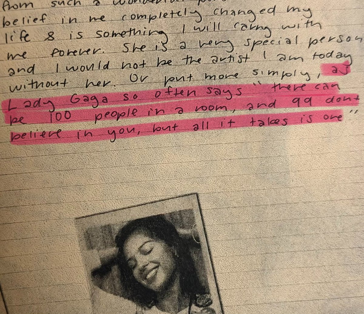 bchartsnet's tweet photo. 🩷 Olivia Rodrigo referencia Lady Gaga em livro do Daisy Chain Fields, festival autoral que ajuda mulheres e meninas pelo mundo: “Gaga sempre diz que ‘pode haver 100 pessoas em uma sala, e 99 delas não acreditarem em você, mas tudo o que é preciso é uma.’” https://t.co/kwbrXfsTbd