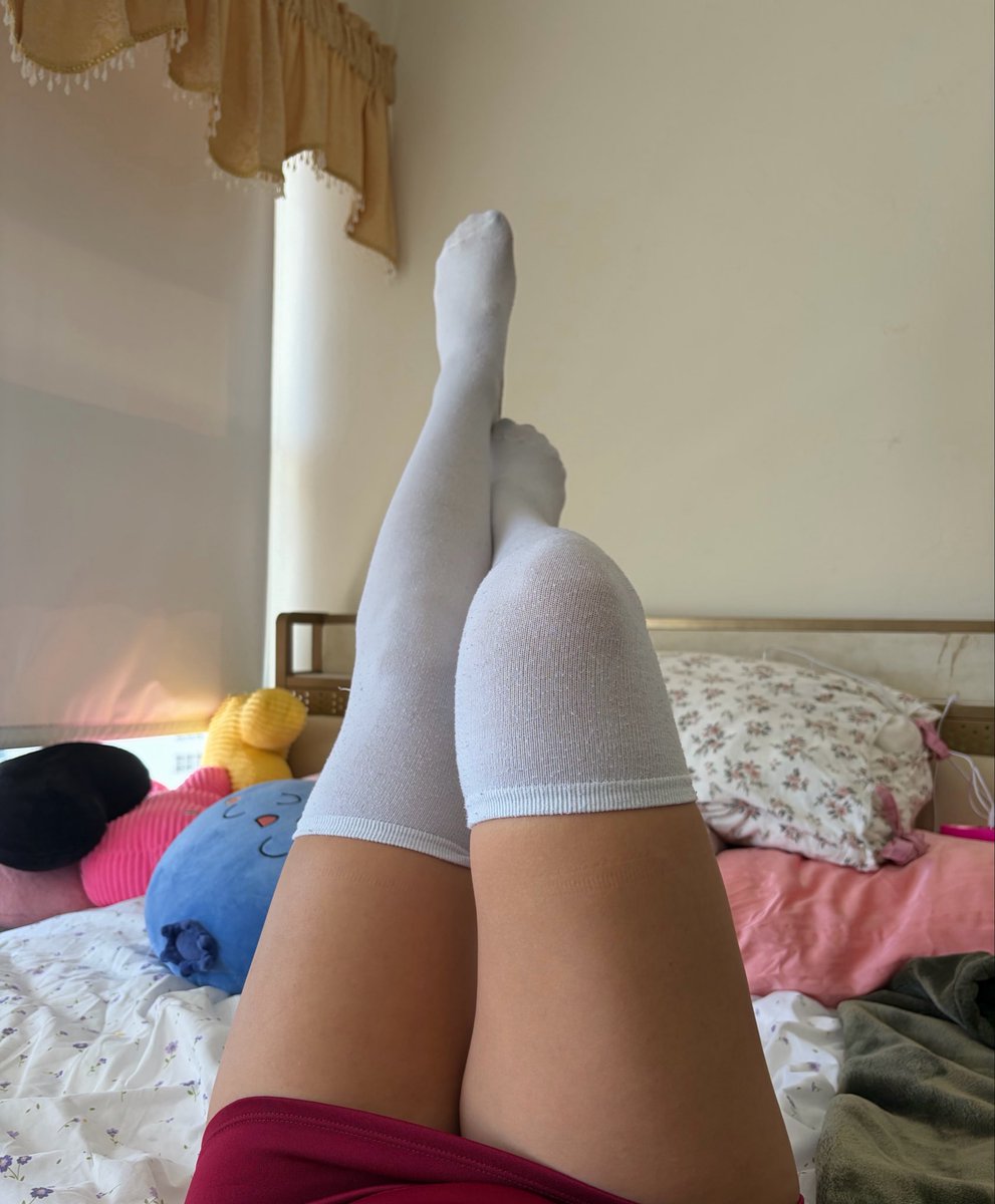 junexelle's tweet photo. Just a girl https://t.co/6iYekIiWV5
