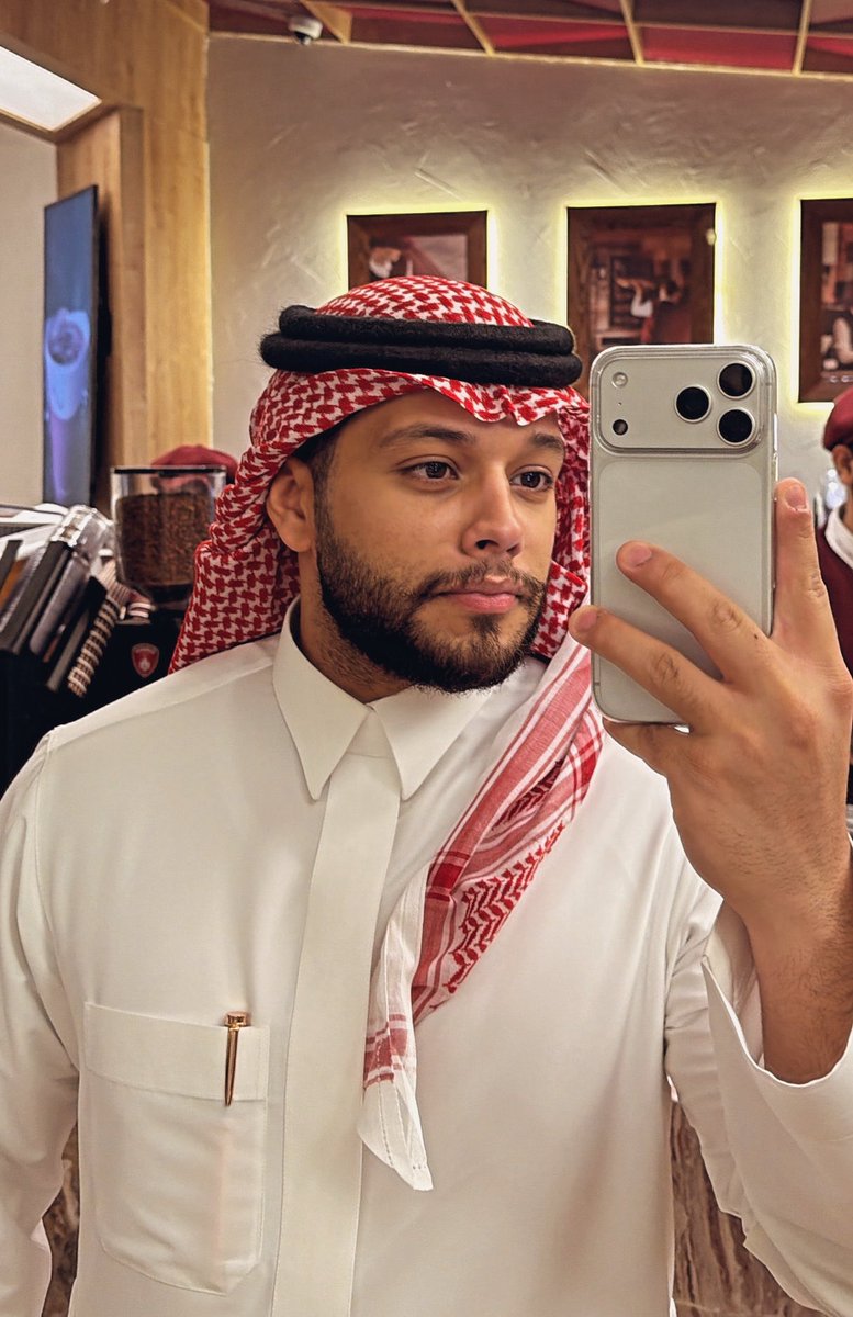 a7mad_alhas's tweet photo. مرحبا بك في محلك ورى ملقى الضلوع
في مكان مابه احدن بوسطه خاشرك 
،
انت لو واصلتني من اسبوع الى اسبوع 
داري وشهي ظروفك وقلبي عاذرك! https://t.co/a0JzIX2jnz
