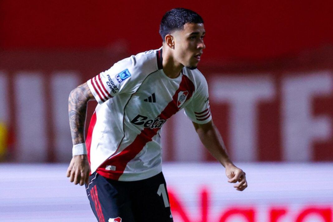 StudioFutbol's tweet photo. Reportan que el Blackburn Rovers le dijo que no a Kendry Páez y su futuro sigue en el aire https://t.co/WHEA7AI6qK https://t.co/bjWRMv5a7r