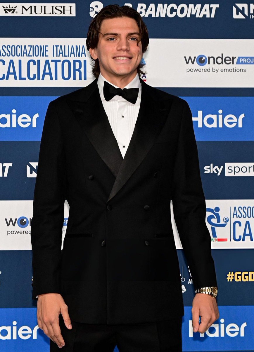 TheBlueDodger's tweet photo. Marco Palestra at the Italian Footballers' Association gala &amp; awards ceremony in Milan. 🇮🇹

#CFC https://t.co/EnNysMWpXZ