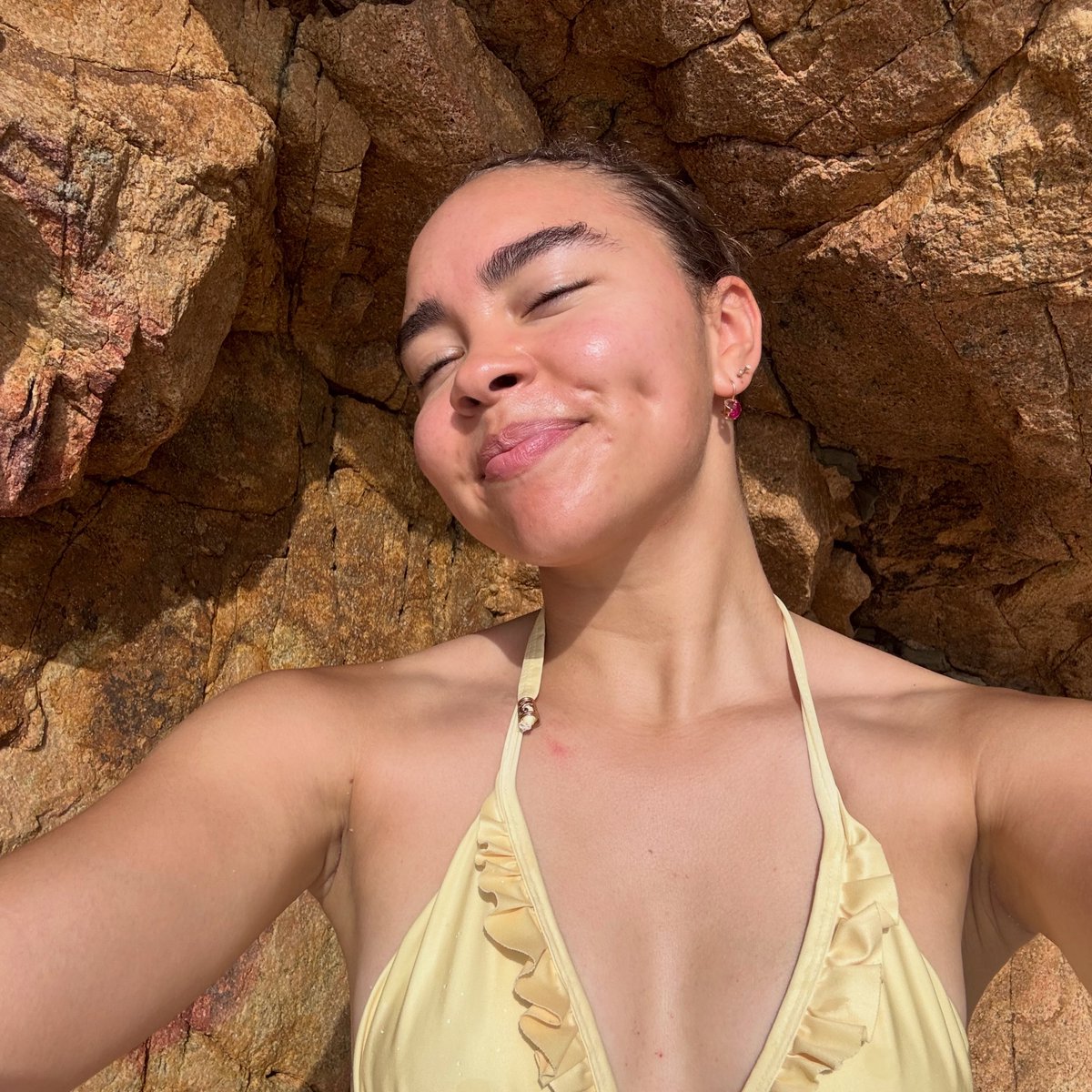 avtrcastsource's tweet photo. Bailey posting her solotrip in Portugal on her IG. So gorgeous ❤️ https://t.co/aFMhGjAvnJ