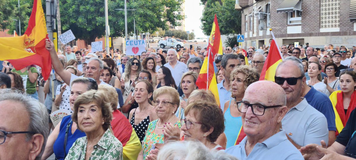 ElCampelloAyto's tweet photo. 🇪🇸 Inequívoco apoyo a Ceuta del pueblo campellero @JuanjoBerenguer @fempcomunica LEE AQUÍ https://t.co/6JFV7Xp3mB
#CeutaEsEspaña #CeutaNoEstáSola #Ceuta https://t.co/4epp2StPY2