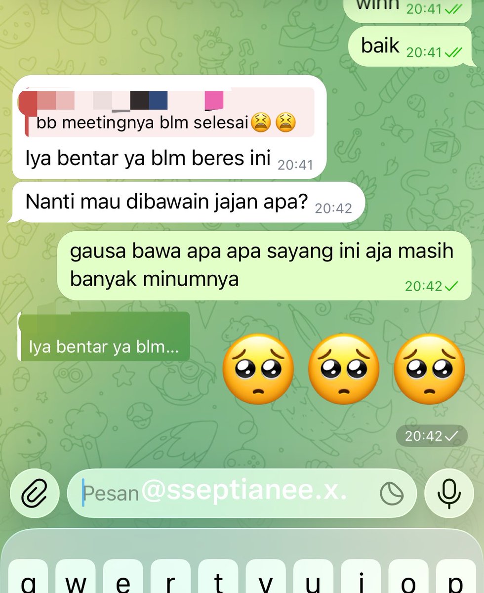 sseptianee's tweet photo. 🦕: bb bateraiku tinggal 4%
🐈: nih tadi tak beliin lewat shopee instan.

(omakkk perkara aku ga bawa charger dan type charger kita beda, beliau bela belain pulang meeting cod charger sama driver shopee instan) https://t.co/ubNV5UfF1D