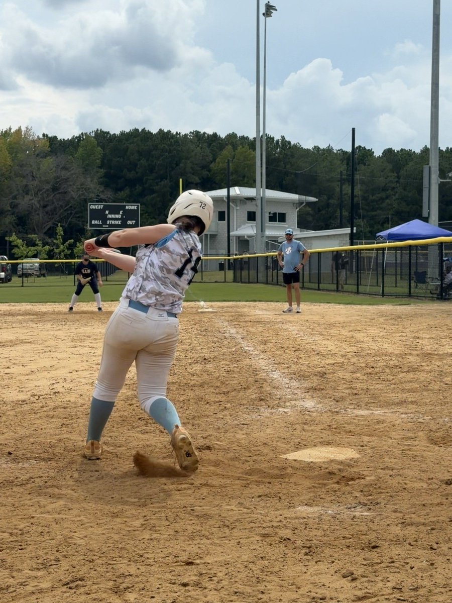 LBellinger2029's tweet photo. Picked up last weekend with the Coastal Bombers. Got to see some action at the plate and put some work in on the mound over 4 innings with 11 ks. 🥎🩵 https://t.co/TcIhB1IbWM