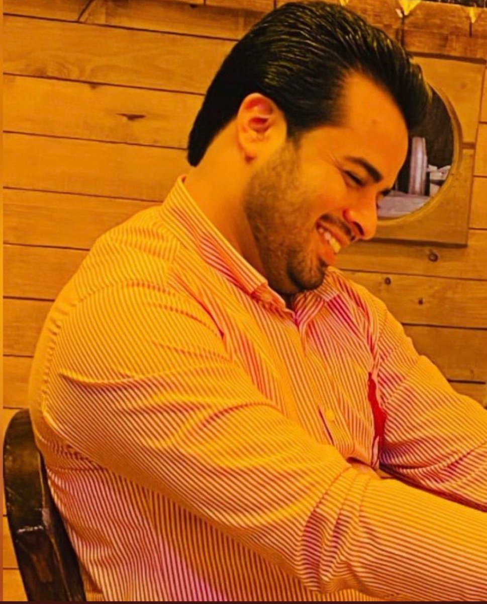 2002Kingfox's tweet photo. نام: #ابراهیم_ریگی
علت دستگیری: پزشک کمک کننده به معترضین
علت مرگ: شکنجه شدید در بازداشت!
موشک زدن به عروسی برای اینهایی که وجدان و شرف ندارن مثل تفریح و عبادته!
#ننگ_بر_جمهوری_اسلامی_و_مزدورانش https://t.co/BhfondtJdo