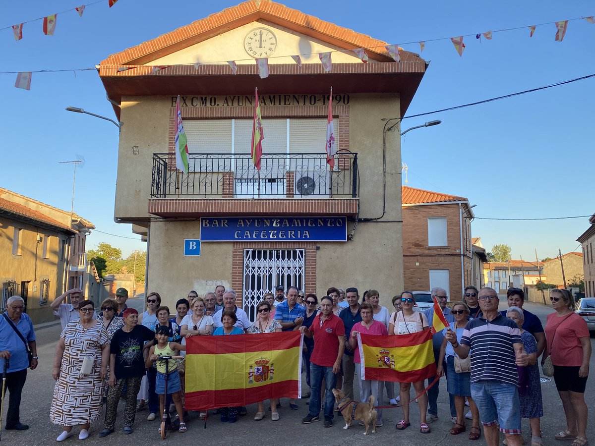 OrtizLiberal's tweet photo. Coomonte (Zamora). 

180 habitantes. https://t.co/ffPO5vgyqs