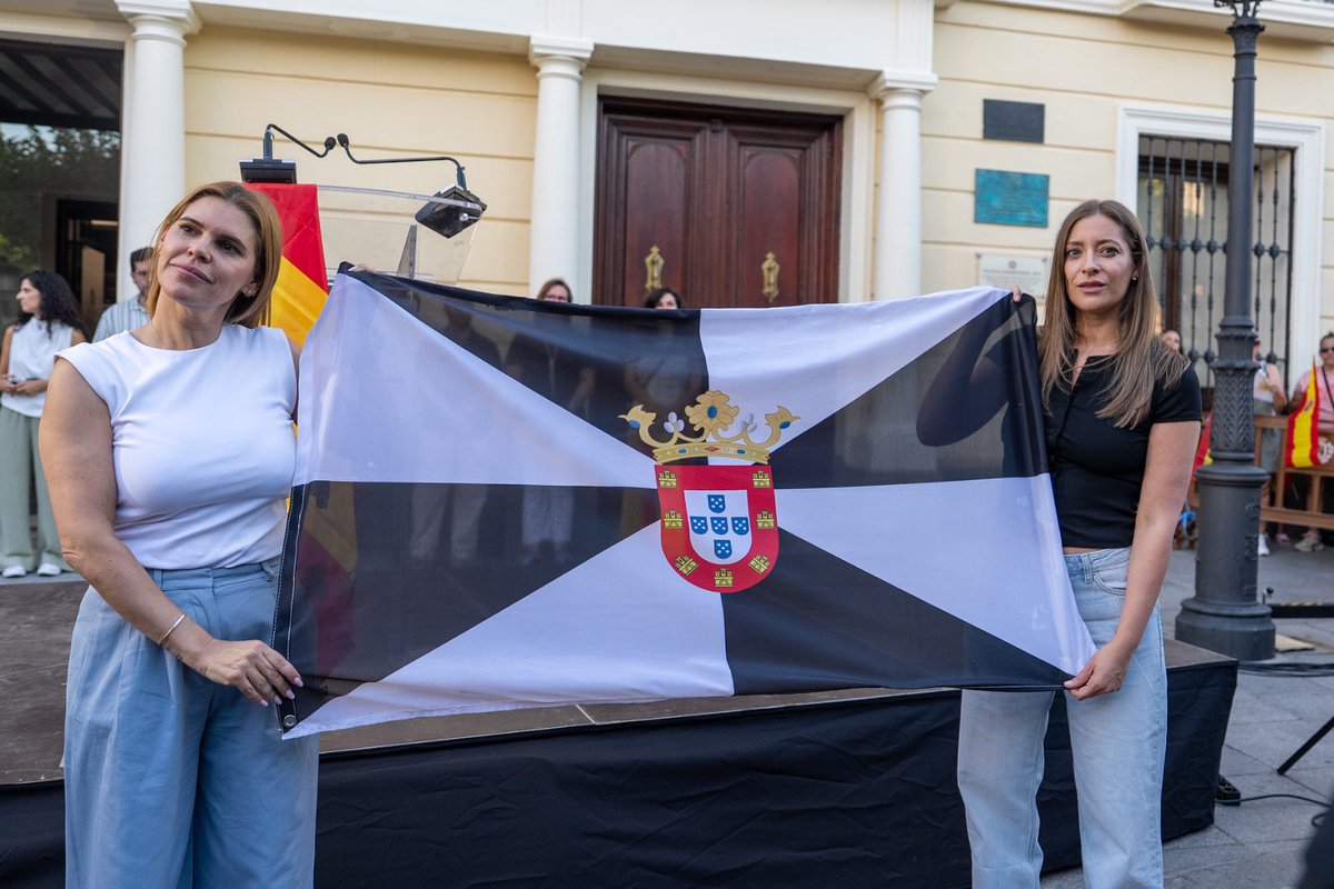 EsterMunoz85's tweet photo. Por Ceuta.
Por España.
Por la verdad.

@JudithPiquet https://t.co/D8n4MwlD9m