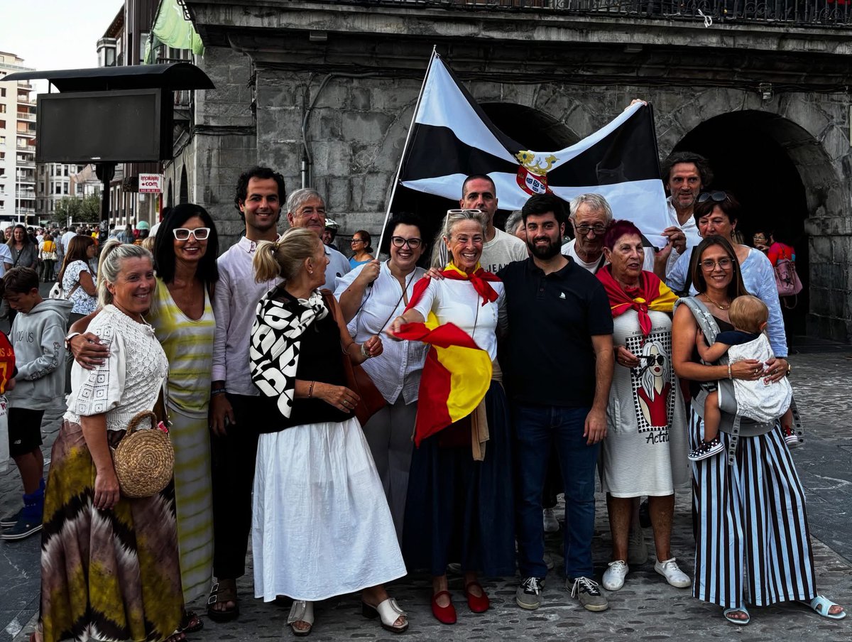 popularescastro's tweet photo. ❎Hoy #CastroUrdiales también ha mostrado su firme apoyo a Ceuta

🇪🇸Frente a quienes pretenden cuestionar o poner en duda nuestra soberanía, unidad y convivencia, debemos responder con firmeza y sin complejos.

⚪️⚫️Ceuta es España. Y Castro-Urdiales está con Ceuta. https://t.co/LeEdpEslqJ