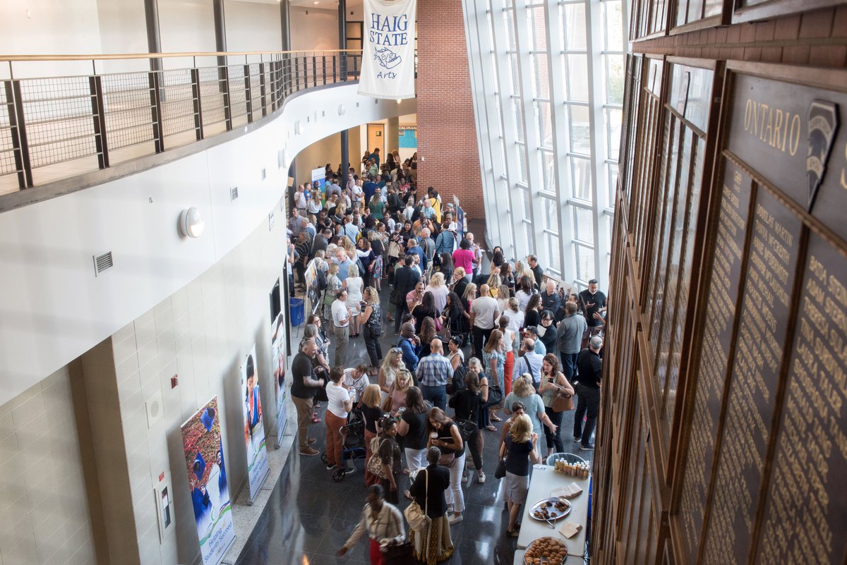 tdsb's tweet photo. Your next opportunity to grow and make a difference is here! We're #hiring for the following roles:
- Elementary Principal
- Secondary Principal

Learn more and apply now: https://t.co/35B4t9bUrn https://t.co/kkMRH1aO9l