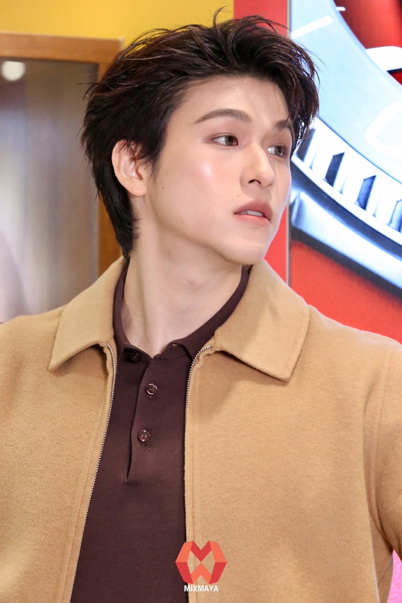 webmixmaya's tweet photo. “สกาย-วงศ์รวี” ในงาน “TIME & TREASURES” ⌚️✨️
SKYNANI CRAFT OWN TIME
#TimeAndTreasures
#CENTRALTIMEANDTREASURESxSKYNANI
#SkyNani #สกายนานิ
#skywongravee https://t.co/8r0SnwpOUp