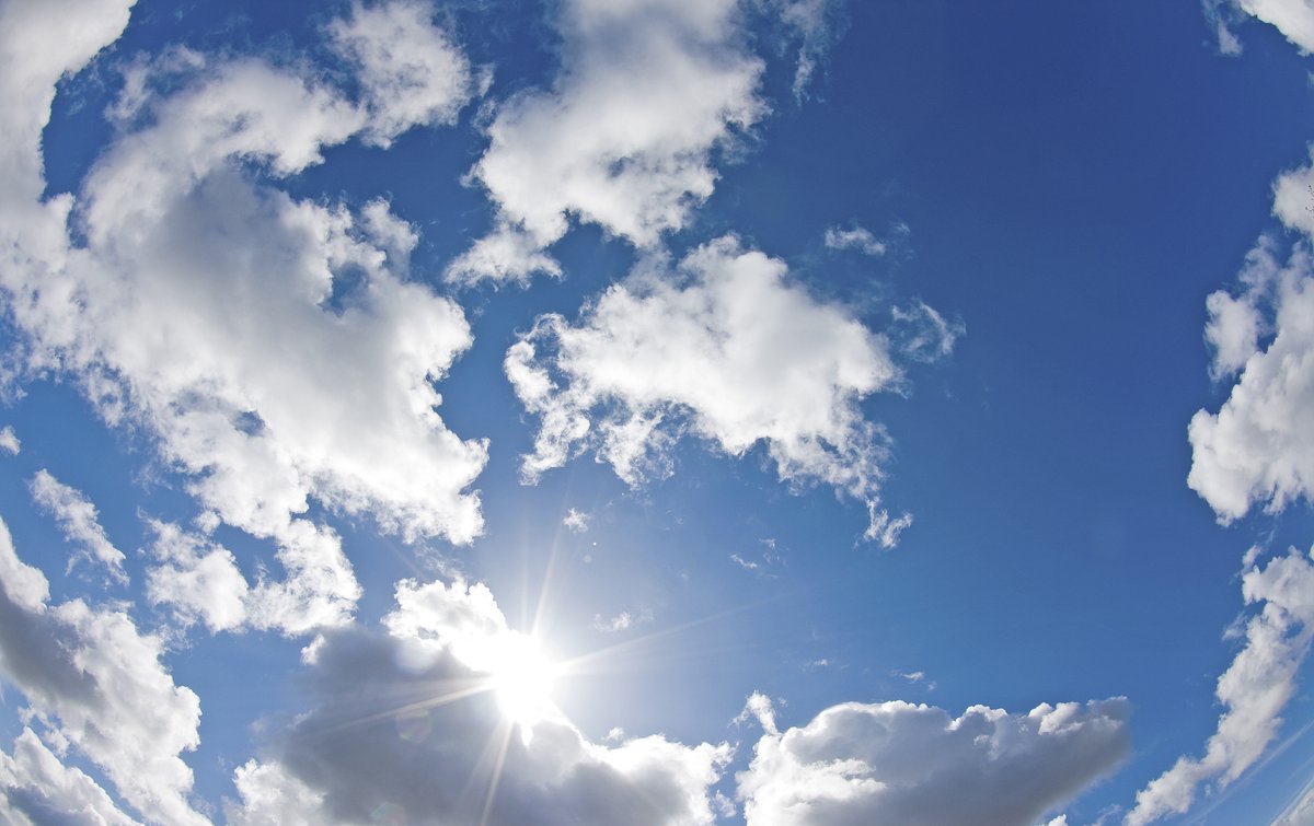 SummerWelbe8az's tweet photo. Momento de descanso! Un café pequeo y mirar el cielo, perfecto para recargar energías media hora. https://t.co/1j34JnEerr