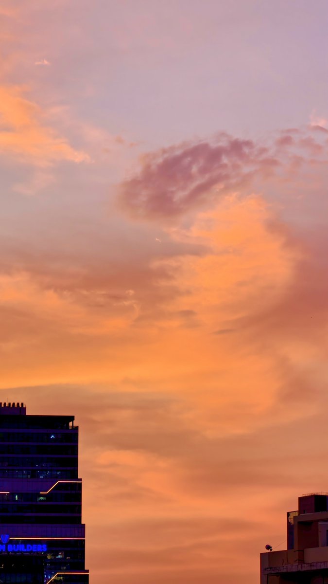 parthosarathi_b's tweet photo. Nature really knows how to end the day. 🎨 https://t.co/4Rp2PvzAVy
