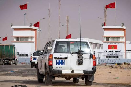 MoroccoIntel's tweet photo. 🇲🇦🇩🇿🇺🇸 | La MINURSO, mission onusienne 🇺🇳 obsolète et pateaugeant depuis plusieurs décennies; vit-elle ses derniers jours ?

Après les déclarations récentes du secrétaire général de l’ONU, António Guterres 🇺🇳, estimant qu’« on ne peut pas maintenir la paix là où il n’y a pas de paix à maintenir », des remaniements récents additionnels pointent vers une réduction du dispositif de la MINURSO, se dirigeant soit vers une présence purement symbolique ou ouvrant enfin la voie à un démantèlement.

Ainsi, près d’une vingtaine de membres des équipes médicales ont ainsi été récemment écartés, tandis que 4 responsables de secteurs et de départements ont été relevés de leurs fonctions. 

La mission a également renoncé à l’un de ses deux seuls avions affectés aux déplacements sur le terrain.

La déclaration de Guterres selon laquelle « les mandats doivent s’adapter à l’évolution de la situation sur le terrain, avec des évaluations régulières et des stratégies de transition et de sortie préétablies » va dans le sens d’une application du plan d’autonomie marocain 🇲🇦, désormais soutenu par plus d’une centaine de pays et bénéficiant de l'appui des principales puissances mondiales, y compris au Conseil de sécurité 🇺🇳.

Ne subsistant plus que quelques pays pariahs, allant de l'Algérie 🇩🇿, à l'Iran 🇮🇷, Corée du Nord 🇰🇵, Venezuela 🇻🇪, Cuba 🇨🇺, Zimbabwe 🇿🇼, Nicaragua 🇳🇮 .. qui continuent de s'opposer, sans succès ou influence, au momentum dont bénéficie le plan d'autonomie marocain, ouvrant la voie à un classement définitif de ce conflit artificiel.