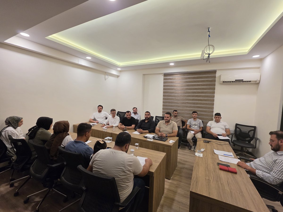 AKgncdulkdroglu's tweet photo. Haftalık olağan yönetim kurulu toplantımızı ilçe gençlik kolları başkanımız Yunus Emre Güneş riyasetinde gerçekleştirdik. Hayırlara vesile olsun. https://t.co/EwrkuwSFVm