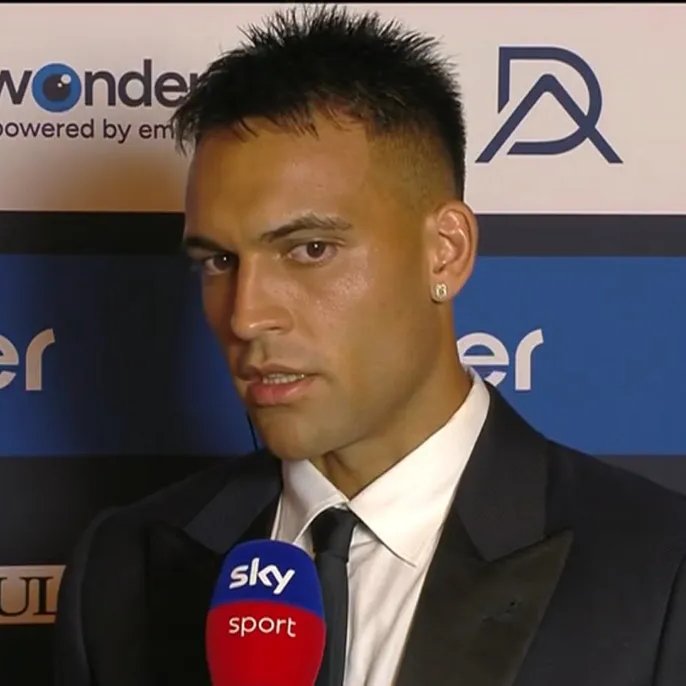 Inter_Xtra's tweet photo. 🚨🇦🇷🎙️ Lautaro on Barcelona rumours:

"The rumours were TRUE. But in the end, I wanted to stay here with my teammates, with these people, with these fans who have always been magnificent to me.

It's definitely a great pleasure, a great honor, and a huge satisfaction because you're always working to improve, to move forward, to become better. When these offers or calls from these huge clubs arrive, they're always welcome. It's a very important thing.

Now I'm in a city that has supported me incredibly since day one. I have a restaurant, my kids go to school. I'll always be here because I feel good, because I'm happy. You never know when it comes to football. As long as they want me, those who are needed at Inter will be here. Of course, as I always say, it happens in every job. When you're no longer needed, they eventually send you away. But right now I'm here with all my heart, just like I was on day one." @SkySport