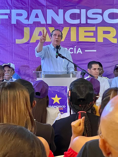 ElFaroRD's tweet photo. Francisco Javier García intensifica ofensiva territorial rumbo a la consulta del 18 de octubre.Para mas información: https://t.co/W9jjYAbuW3
#franciscojavier #pld #elfarord #sde https://t.co/cyU4Tyzemb