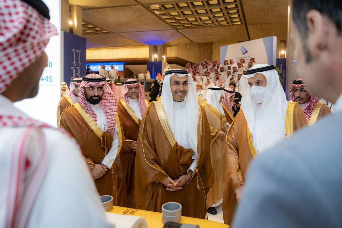 swa_gov's tweet photo. بحضور عدد من أصحاب المعالي الوزراء والمسؤولين وقيادات القطاعين الحكومي والصناعي، دُشنت مرحلة جديدة من توطين الصناعات والتقنيات النوعية في قطاع المياه، خلال حفل “توطين صناعة الماء.. نقل المعرفة وبناء القدرات”

#من_المملكة_للعالم https://t.co/81qycO9jv4