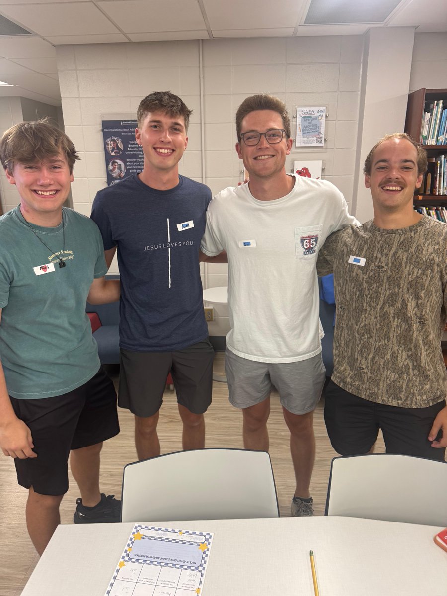 SamfordEd's tweet photo. Making connections was the name of the game at our Teacher Education mixer! 🍩

Our sophomores, juniors and seniors enjoyed doughnuts and participated in a bingo game designed to get to know students from other class years.

#SamfordEducation https://t.co/zIAFosW8py