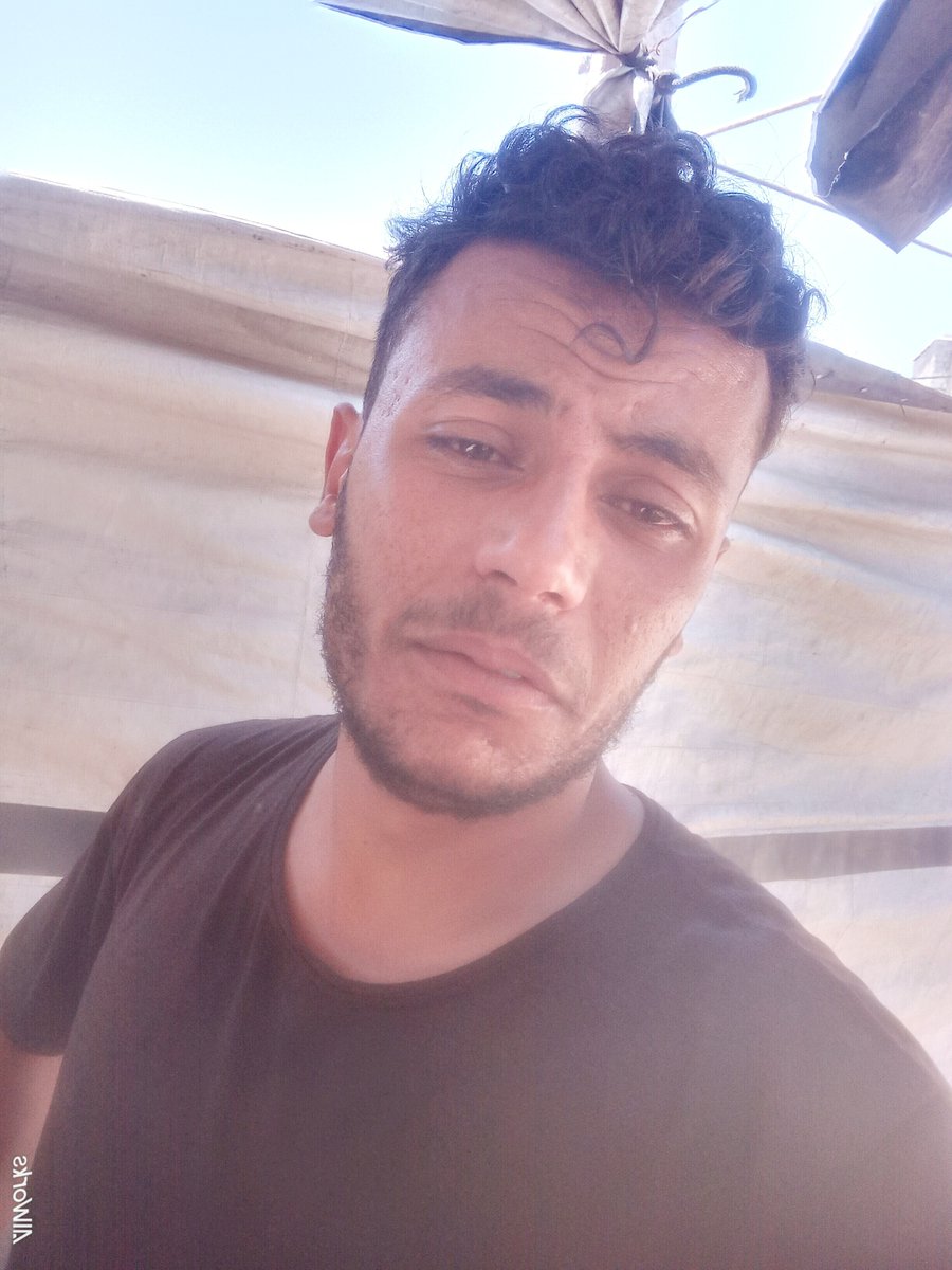 mo7ammed_Gaza1's tweet photo. How long will I remain displaced from my city, with nothing but a tent, living under the constant threat of death? 💔

This pain is tearing me apart. Please help me provide some safety for my family. Every donation makes a big difference. 🙏🏻🇵🇸https://t.co/YpIhzmt08g https://t.co/kdX1UCBtnl