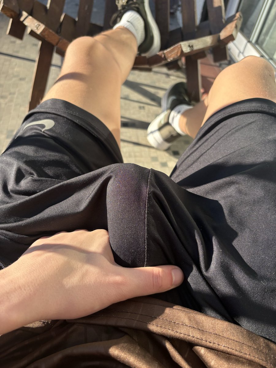 pendejitoer's tweet photo. Quien viene a sacarme💦 al balcón https://t.co/lcB4InQoR1