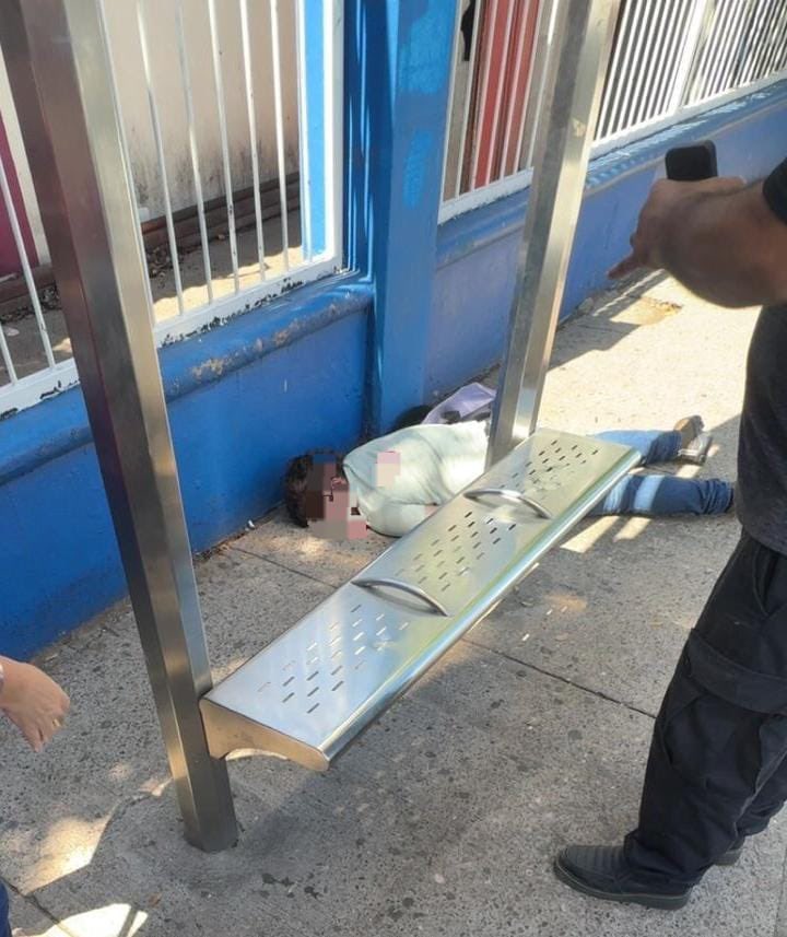 PaolaGarateV's tweet photo. ¿51% menos homicidios, Presidenta @Claudiashein? En Sinaloa esa cifra no se siente. Hoy asesinaron a Junior Alexis, estudiante de 17 años de la UAS; meses antes ya había sido privado de la libertad. ¿Cuántos jóvenes más tienen que faltar para que la realidad pese más que el discurso?