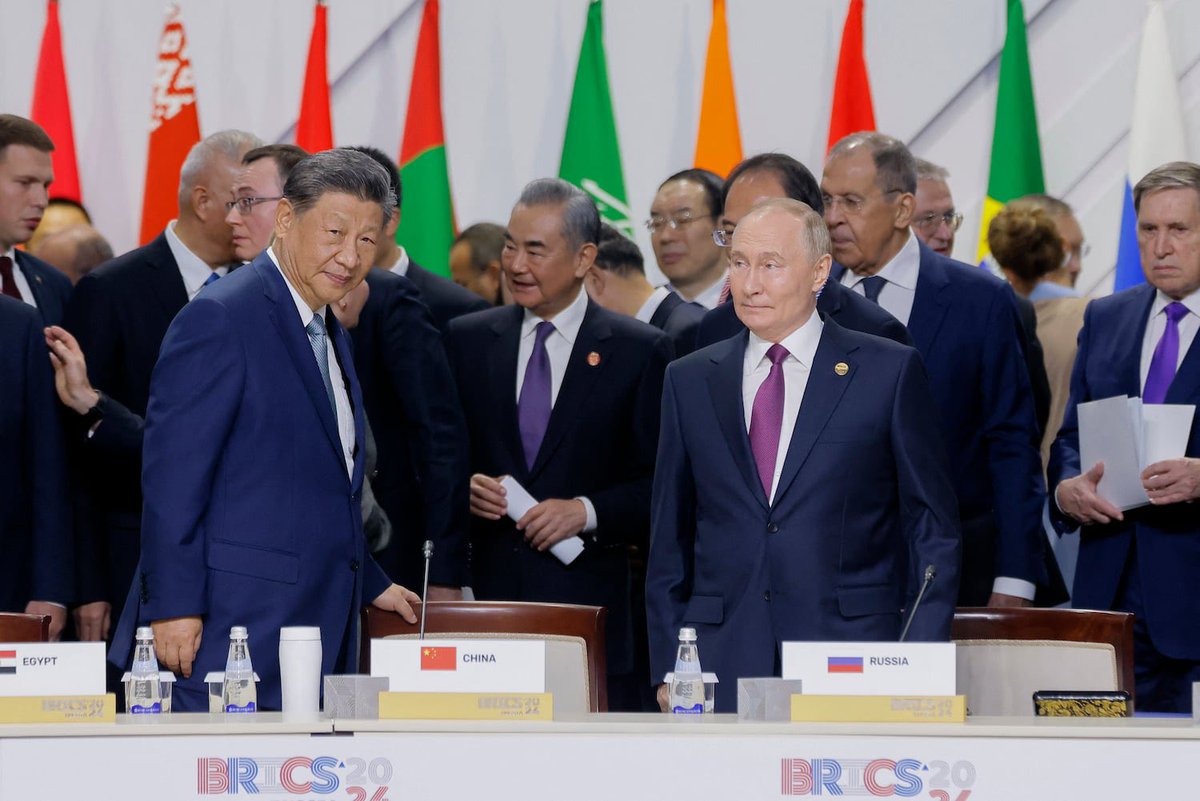 GlobeEyeNews's tweet photo. BRICS surpasses G7 in economic output. https://t.co/hmNQaenucv