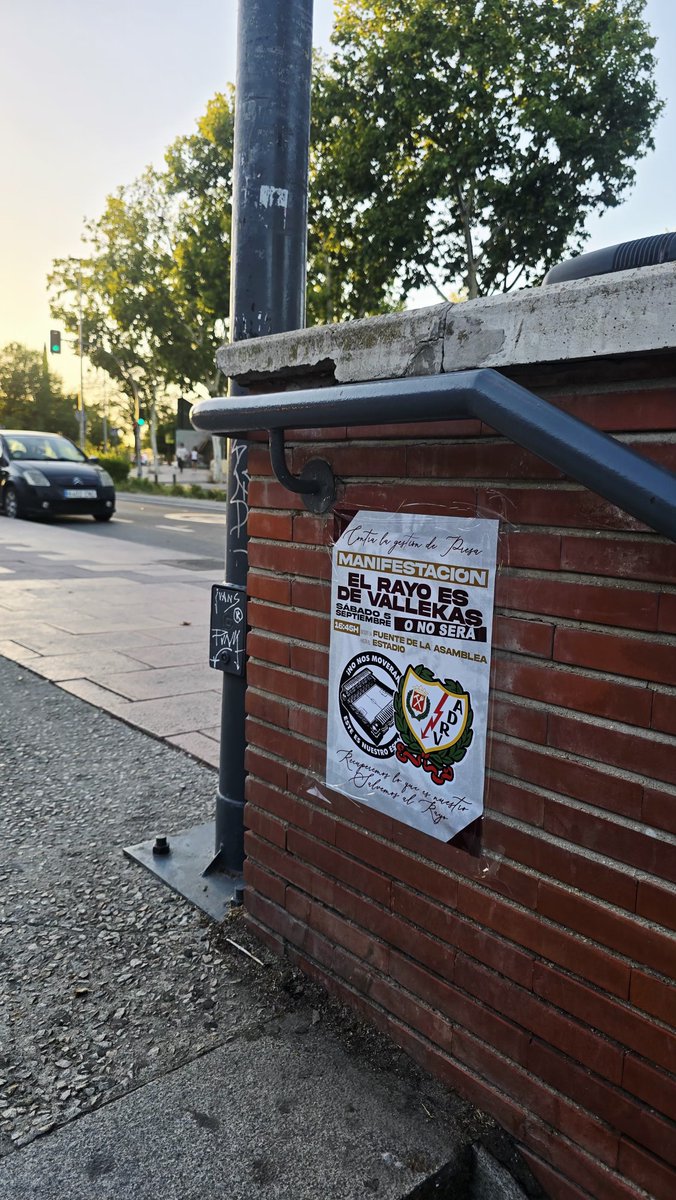Offtopic1924's tweet photo. ¡Calles empapeladas y todo listo! 📢⚡️

​Contra la gestión de Presa, ¡el Rayo es de Vallekas o no será!

​📅 Sábado 5 de Septiembre
⌚️ 16:45h
📍 Desde la Fuente de la Asamblea hasta el Estadio.

¡RAYISTA, NO FALTES!

#PresaVeteYa https://t.co/FNLUDeS6RO