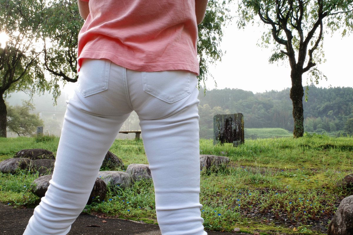 BB34502718's tweet photo. 🍑Near the river. https://t.co/4c9adECM43