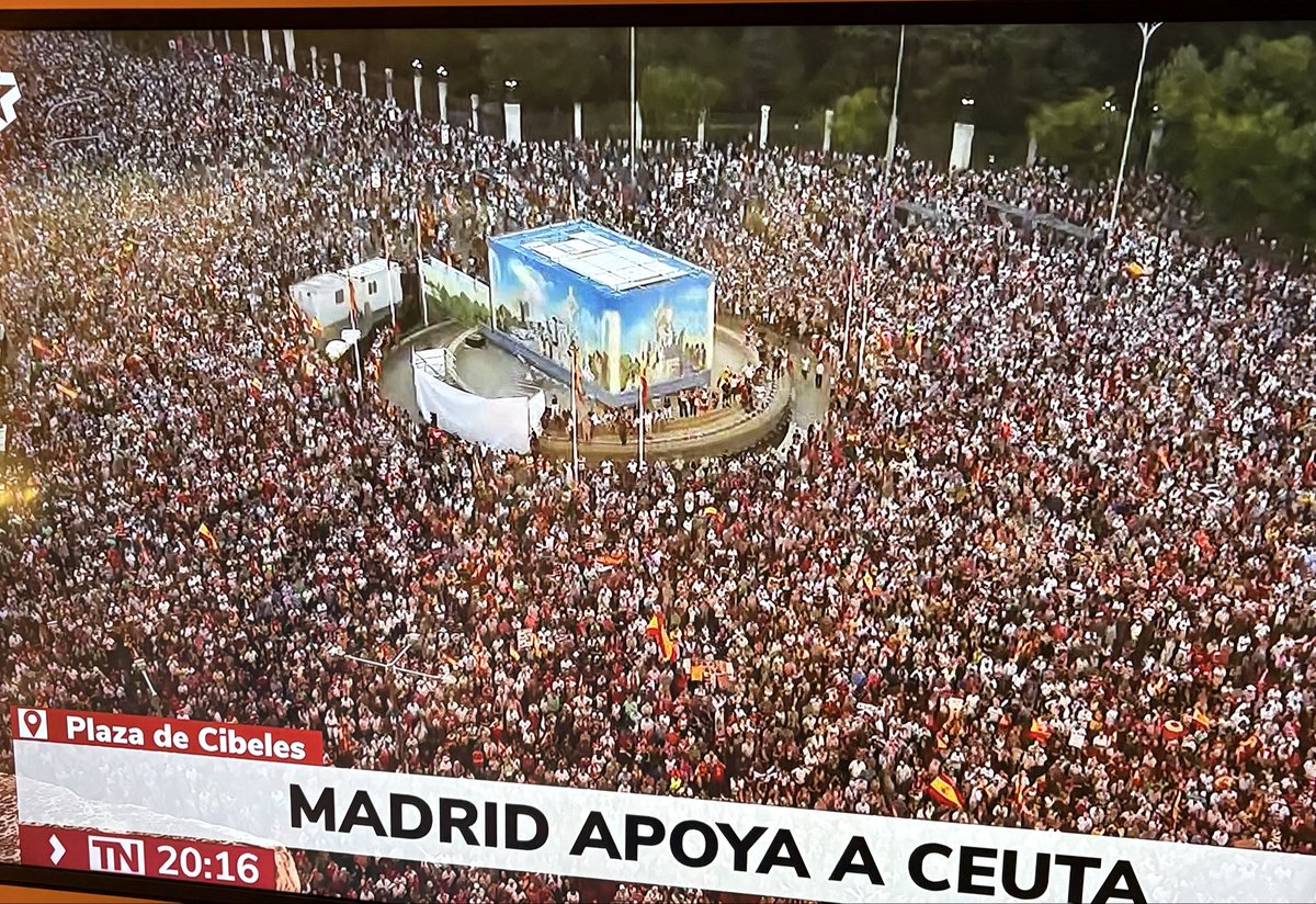 JessBon09347308's tweet photo. POR FIN HAY TANTA O MÁS GENTE QUE CON EL PAPA Y EL MUNDIAL DE FÚTBOL https://t.co/rHAmyyJLsW