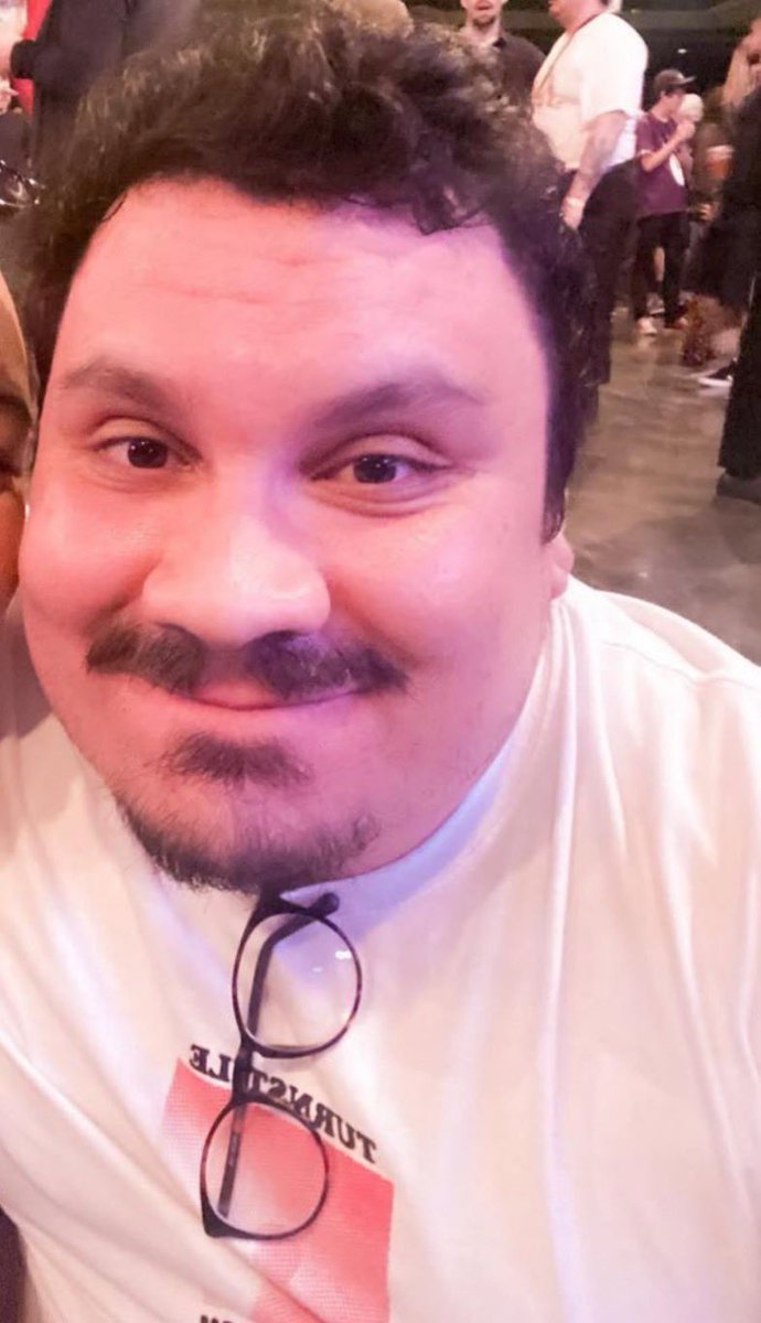 NovosClassicos's tweet photo. Você está querendo pica e não está sabendo pedir. Não te reconheci porque você era um cara normal na escola e hoje é um homem obeso com problemas mentais https://t.co/TxbbWL6P7X
