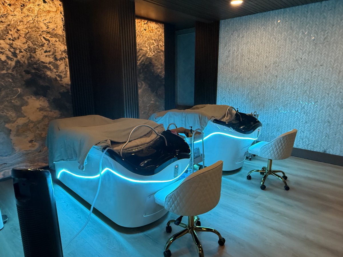 LAubergeLC's tweet photo. Close your eyes. Take a deep breath. Let the stress melt away.
Experience the relaxation of our Head Spa and discover your new favorite self-care ritual. https://t.co/NSpmo4zNgT https://t.co/vzbxMwCnww