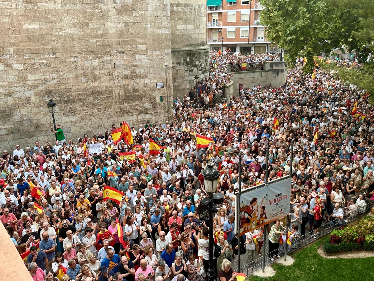 NunezFeijoo's tweet photo. Santiago de Compostela 
Lleida 
Castellón
Albacete 

#CeutaNoEstáSola https://t.co/99t5snxe2Q