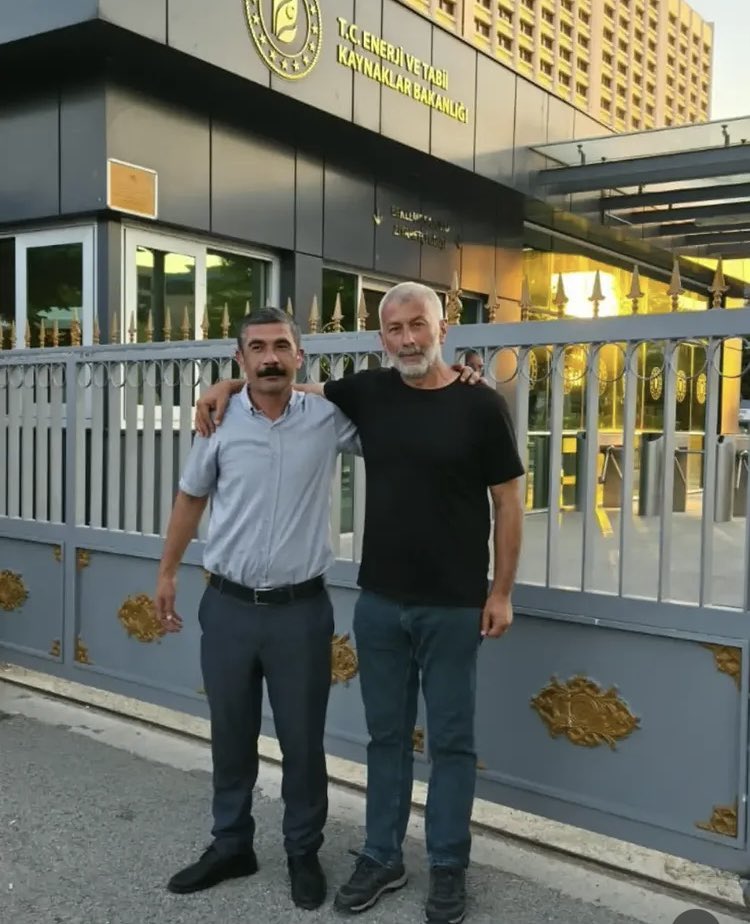 sultanaksuk's tweet photo. Tek yürek, aynı umut; ayrı cezaevleri…

Gökay Çakır ve Başaran Aksu’nun tutukluluğu 9. güne evriliyor. 

İşçinin hakkını savunmak suç değildir.
Başaran Aksu ve Gökay Çakır’ı serbest bırakın!

#BaşaranAksu #GökayÇakır https://t.co/xOEbHLeYTl