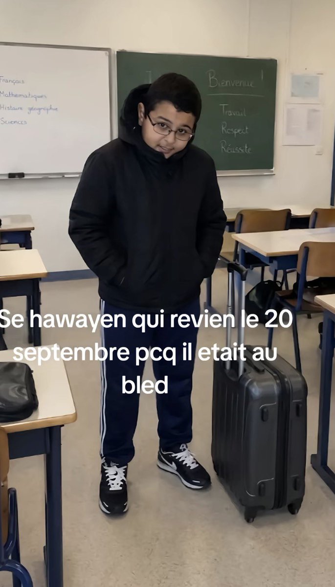 riffi_99's tweet photo. J’ai ma rentrée le 15 mais j’rentre d’Egypte le 20 https://t.co/LqTr8pnHk6