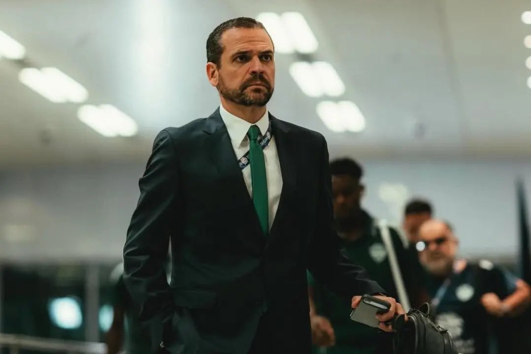 AhliXtra's tweet photo. 🚨🚨مشعل العتيبي / دورينا غير:

اللاعبين اعلنوها بشكل واضح بعد نهاية مباراة الهلال برغبتهم برحيل المدير الرياضي روي بيدرو https://t.co/Rq0iN2Lacq