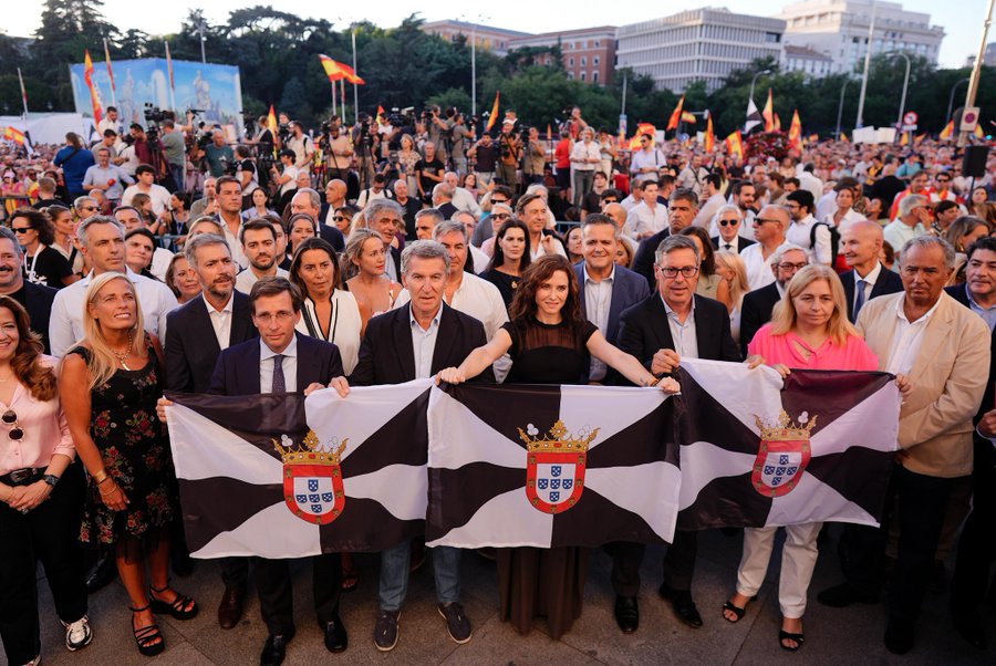 GrupoPPMadrid's tweet photo. Gracias a todos los madrileños por acompañarnos !!
Todos con Ceuta
Gracias 
Presidente @NunezFeijoo 
Presidenta @IdiazAyuso 
@ppmadrid https://t.co/H8HRon7fzw