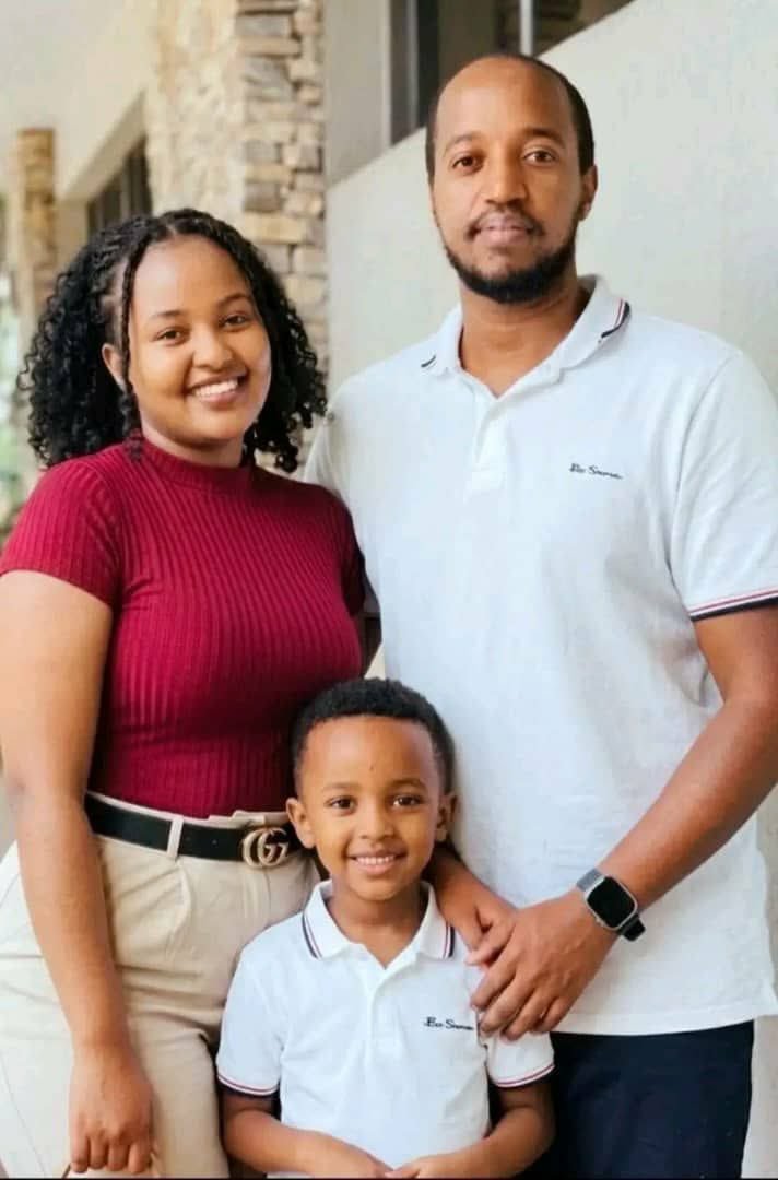 JoshJosha1's tweet photo. Oyo decided to leave The palace in Tooro  and  stay in Buziga.
He kept  his son(Heir) from the small group of elders.

We can all guess why https://t.co/dL2Jiip4pc
