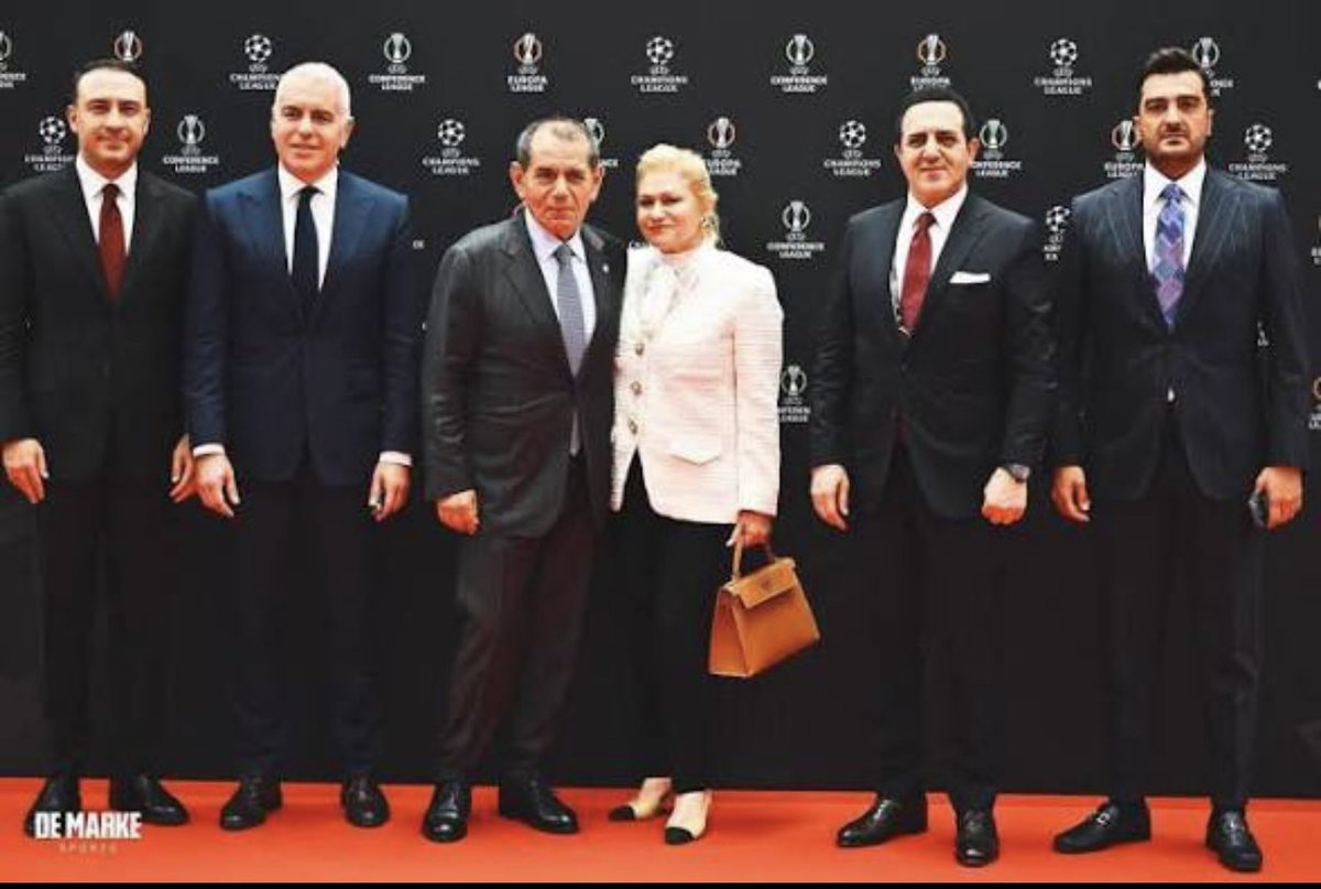 fatihwar1's tweet photo. Monaco’da Şampiyonlar Ligi kura çekimi…
Bu transferler için mi bu poz? 
#DursunÖzbekİstifa @abdullahkavukcu  #istifa https://t.co/fs4cmpL5br
