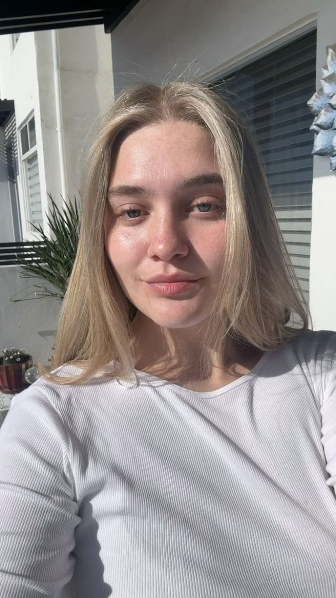 Kashafiffm's tweet photo. This is me without any makeup 
Do I look pretty ? https://t.co/BDLtLhybez