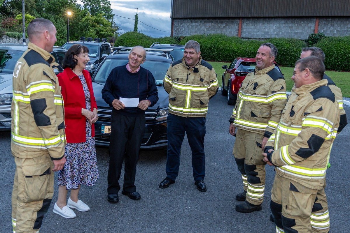 CahirNews's tweet photo. 🚒 Cahir Fire Service has donated to the Noreen Walsh Memorial Fundraiser for sarcoma research. ❤️

The Rock Pedallers have set off on their Malin to Mizen Head cycle in Noreen’s honour. 🚴‍♂️

Support: https://t.co/8yH5BvxxNw https://t.co/DoAZygqJ6J