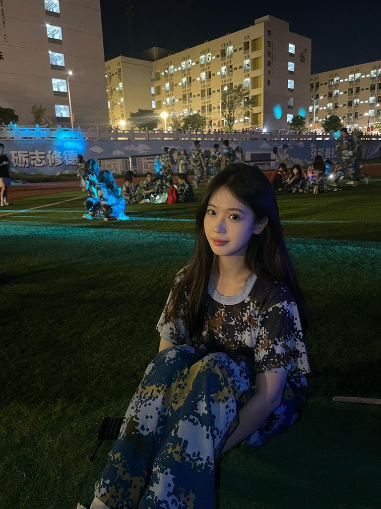 andremuriat's tweet photo. 这个点还有人吗？来当一次女菩萨！！  无门槛🚪真给B看 https://t.co/qA95aNzswf