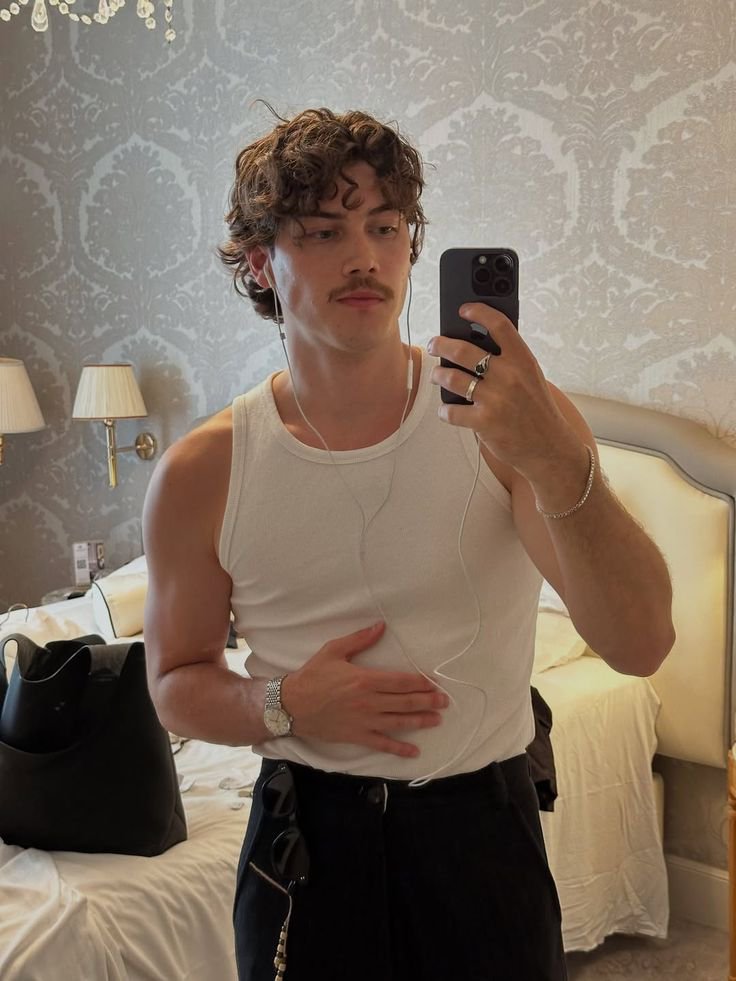 justtheonebread's tweet photo. very annoyed over how attractive this man is https://t.co/Izib3VEVaG