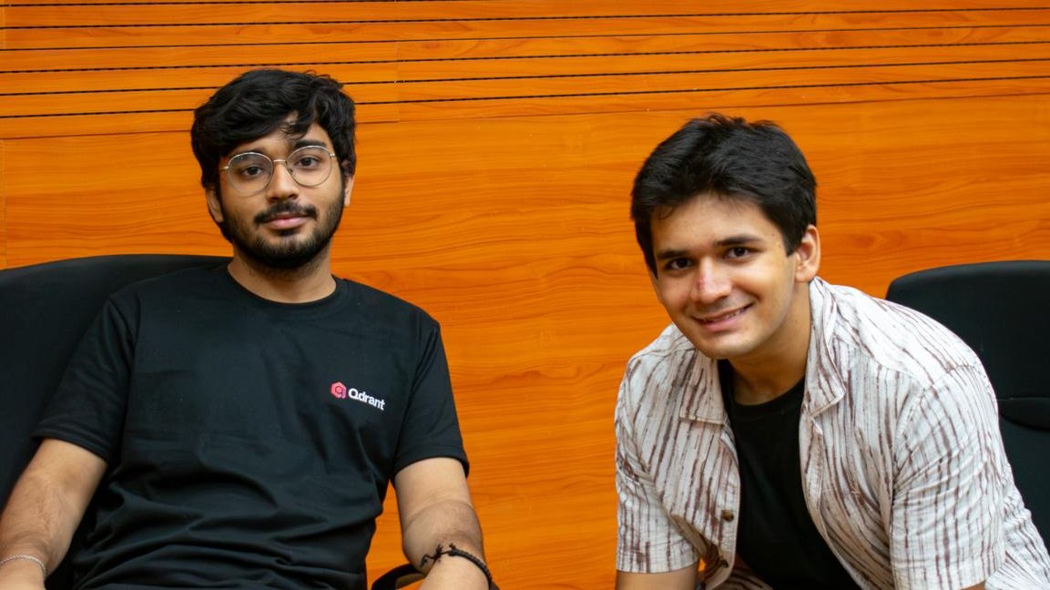 vats_sanidhya's tweet photo. Getting to judge a hack in NSUT 
JEE nhi hua toh kya😆
@DegenerateUSER_ @Arpit_singh08 
#Hackathon #NSUT https://t.co/XMROkafoa2
