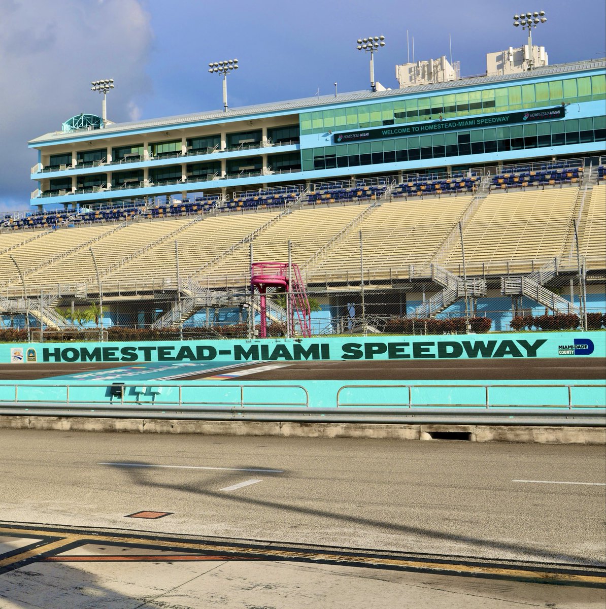 Savage_Auto_'s tweet photo. 🌴🏁 A look behind the scenes from our first USF Pro Championships test at Homestead-Miami Speedway. We’re just getting started!

#USFprochampionships #USFjuniors #HomesteadMiamiSpeedway #FormulaRacing #Racing https://t.co/BVeJ2YJVKL