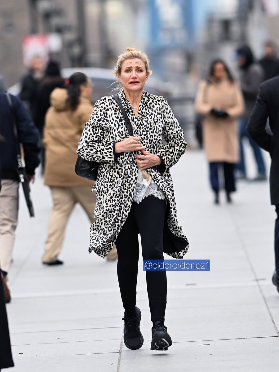 toseilo's tweet photo. This morning, Cameron Diaz returned to the filming location in Brooklyn, NY for her new movie (📸) https://t.co/4rcn6ypRs5