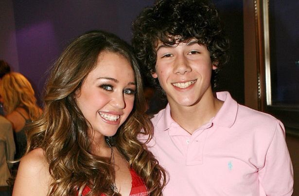 johnmainw's tweet photo. e quando a intensidade de um namoro adolescente nos rendeu as melhores músicas de uma década? https://t.co/UWG8cy5QdY