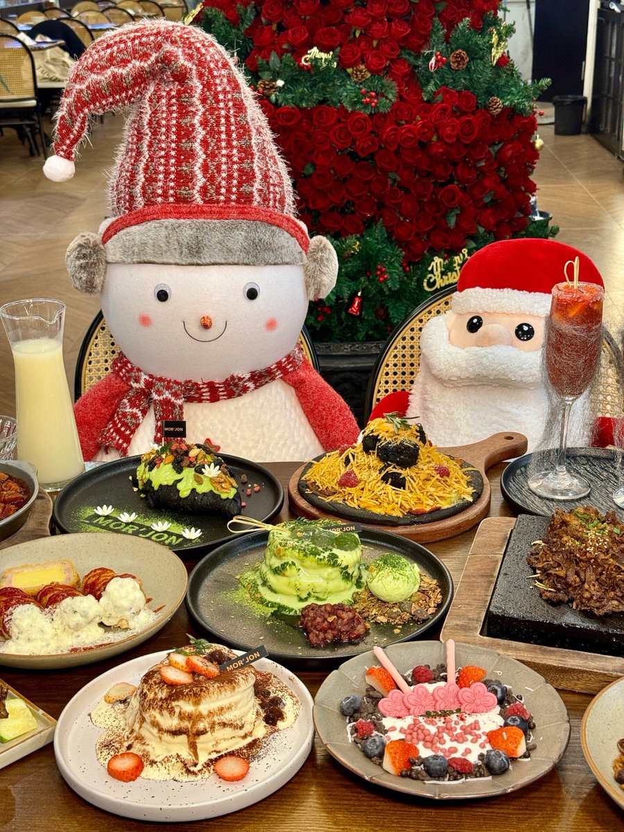 EsraHatun's tweet photo. Festive holiday feast alert! Our Christmas Special: Herb-crusted roasted turkey with cranberry glaze, buttery mashed potatoes u0026 spiced hot cocoa—limited slots only! Book now for a cozy holiday bite. ， https://t.co/pNeAwX5Kna