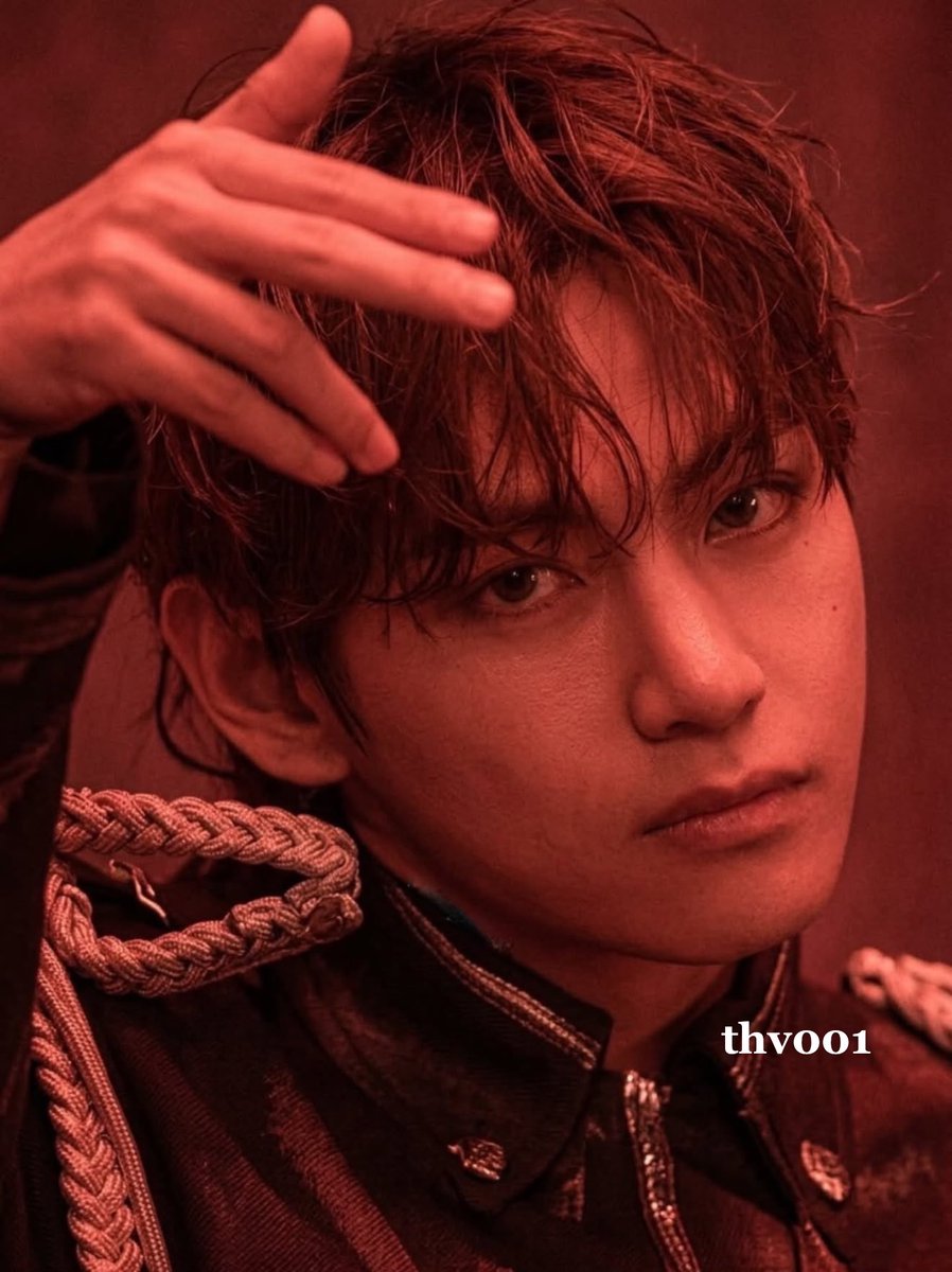thv001's tweet photo. New Taehyung 🔥📸 https://t.co/27GGubCZcY