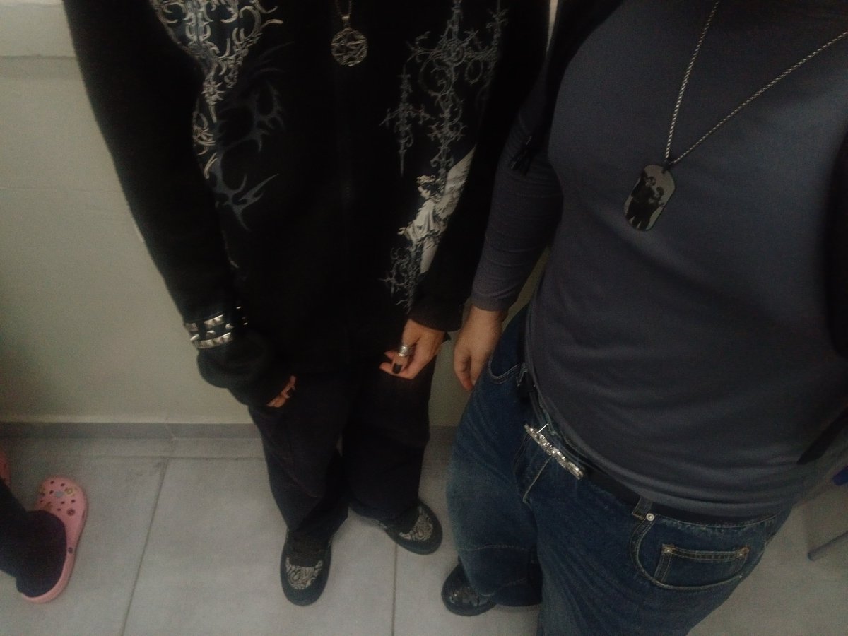 Gabriel_ywzz's tweet photo. A prr do Crocs rosa ali KKKKKKKKKKKKK https://t.co/hkUQUTyioq